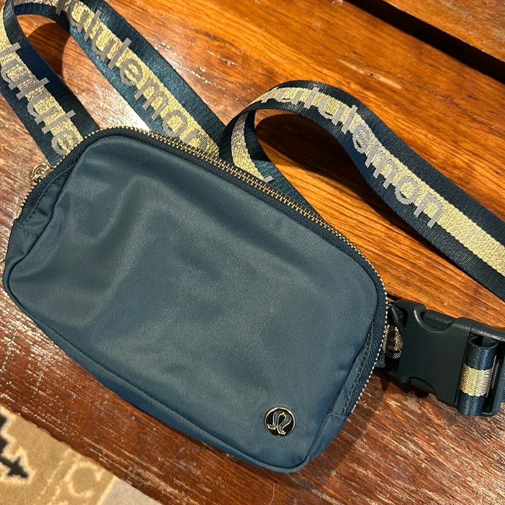 Lululemon Everywhere Belt Bag 1 L